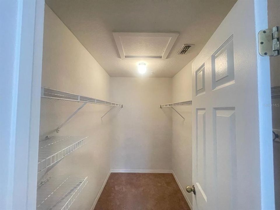 合同活跃: $1,295 (1 贝兹, 1 浴室, 708 平方英尺)