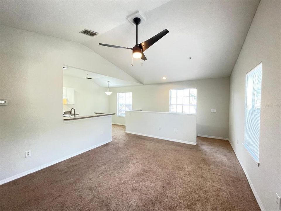 合同活跃: $1,295 (1 贝兹, 1 浴室, 708 平方英尺)