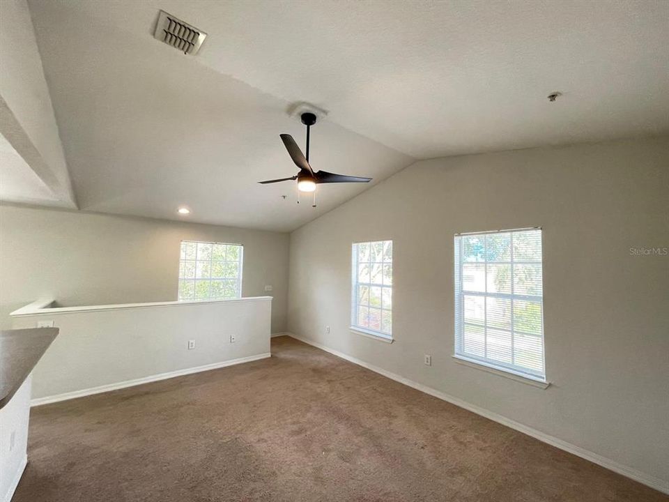 合同活跃: $1,295 (1 贝兹, 1 浴室, 708 平方英尺)