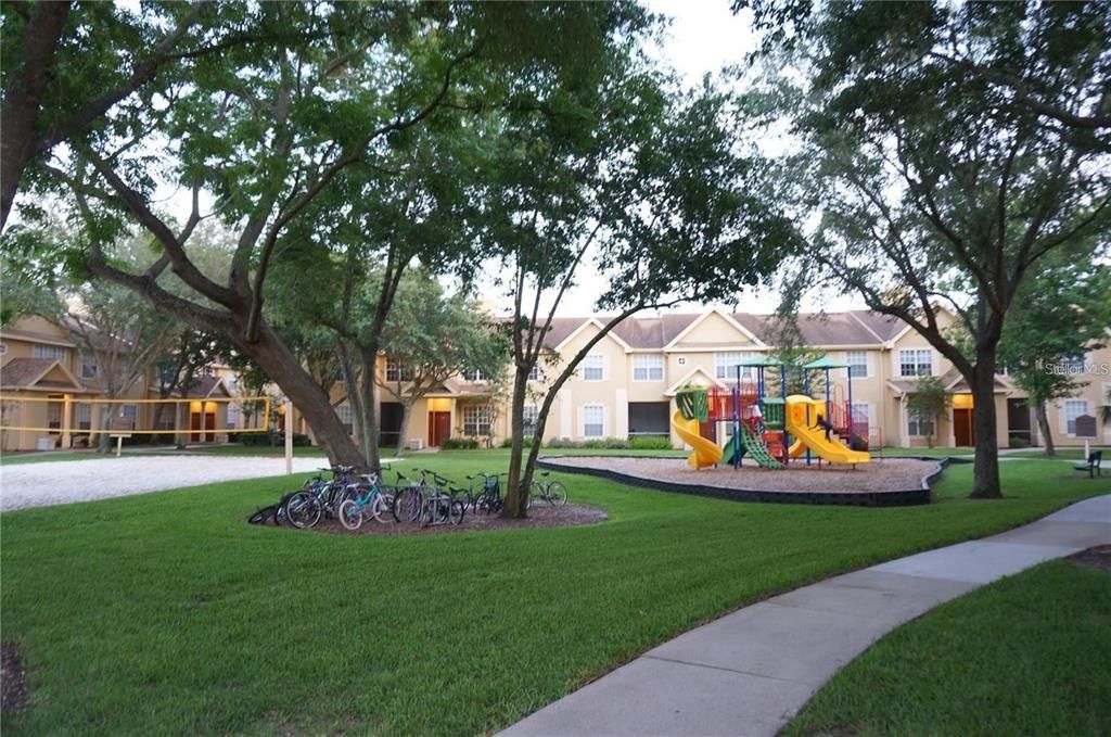 合同活跃: $1,295 (1 贝兹, 1 浴室, 708 平方英尺)