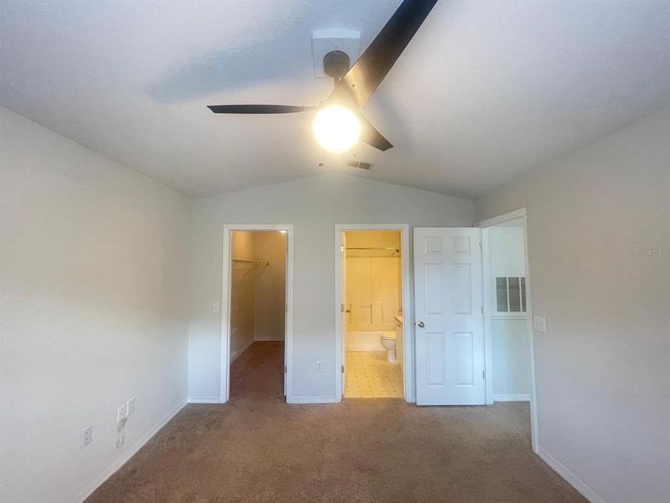 合同活跃: $1,295 (1 贝兹, 1 浴室, 708 平方英尺)