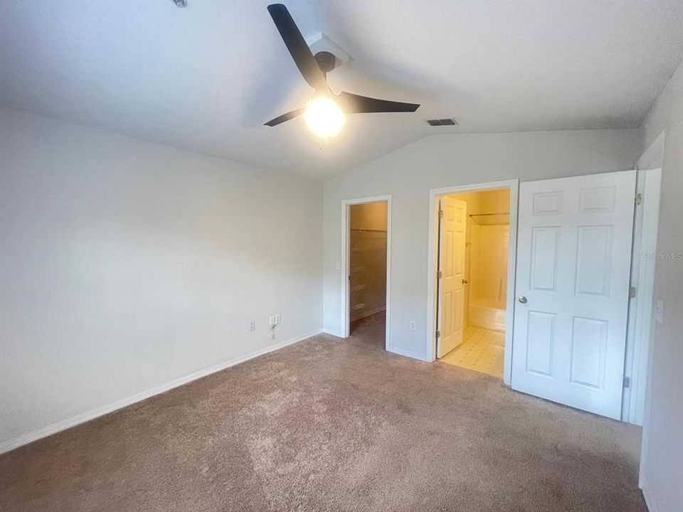 合同活跃: $1,295 (1 贝兹, 1 浴室, 708 平方英尺)