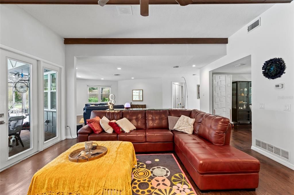 For Sale: $624,900 (4 beds, 2 baths, 3293 Square Feet)