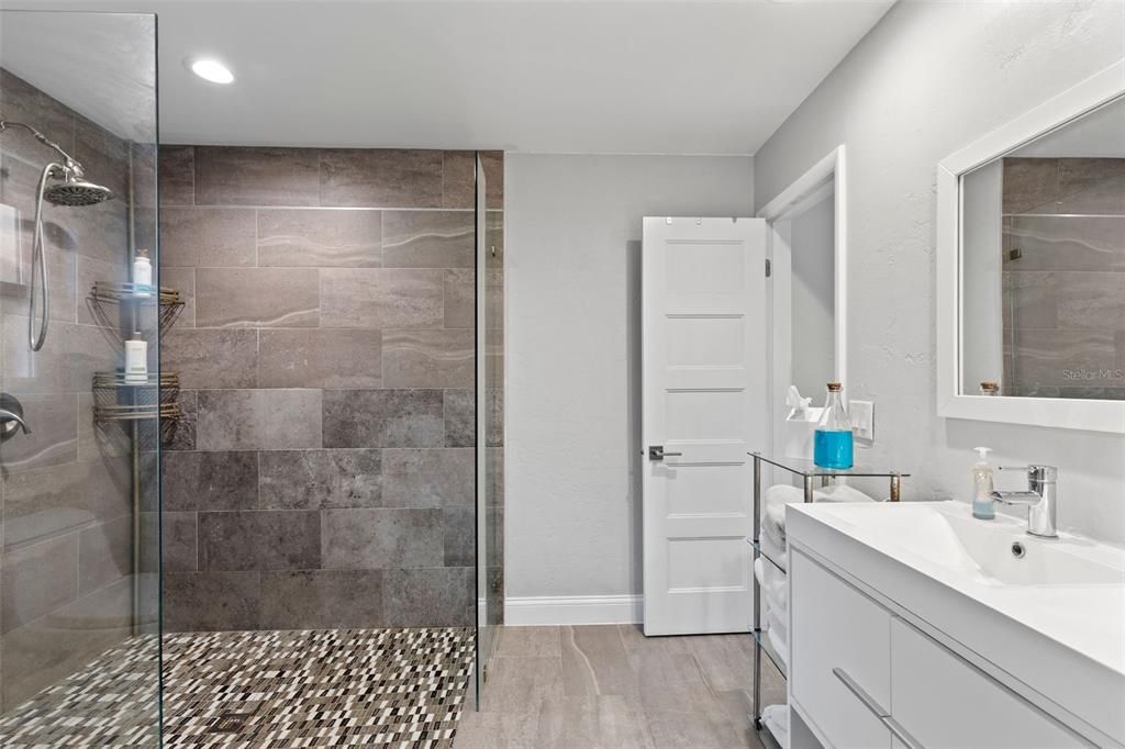 For Sale: $624,900 (4 beds, 2 baths, 3293 Square Feet)