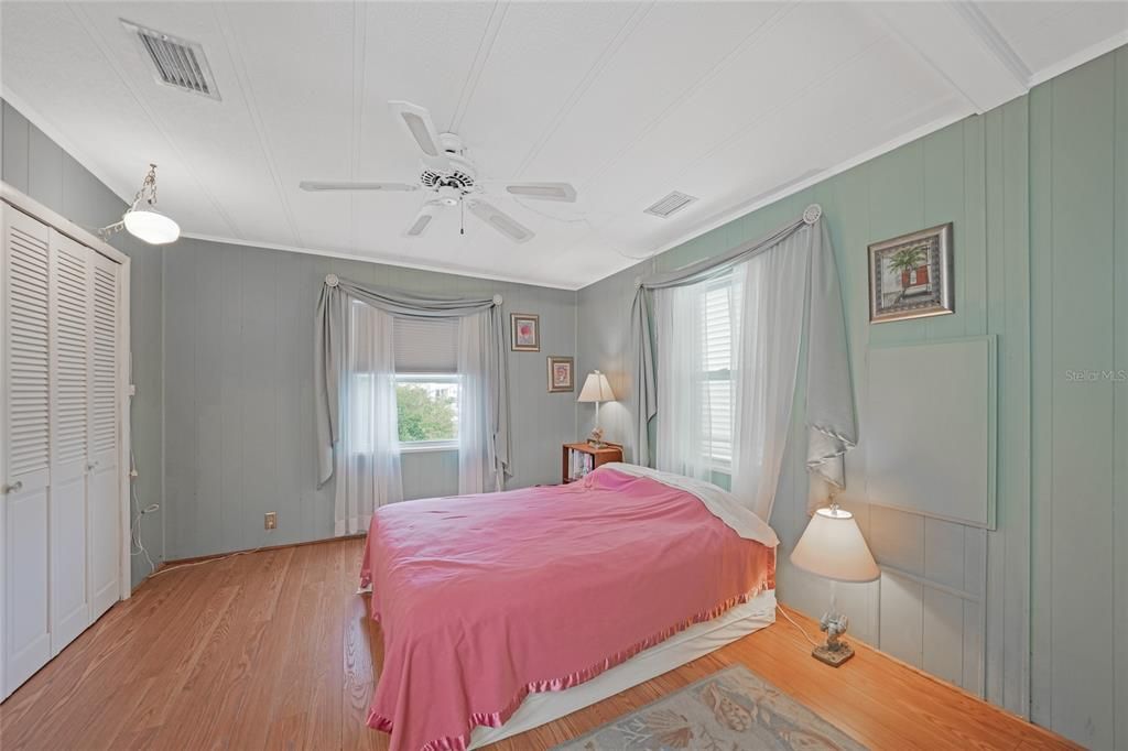 合同活跃: $189,000 (2 贝兹, 2 浴室, 1392 平方英尺)