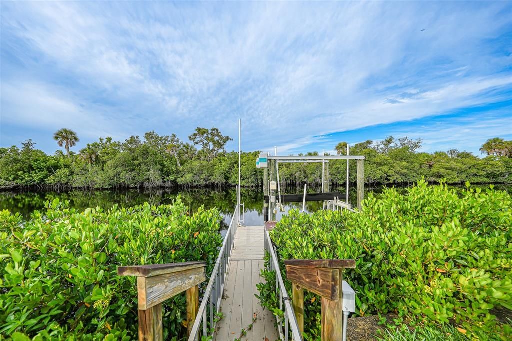 合同活跃: $189,000 (2 贝兹, 2 浴室, 1392 平方英尺)