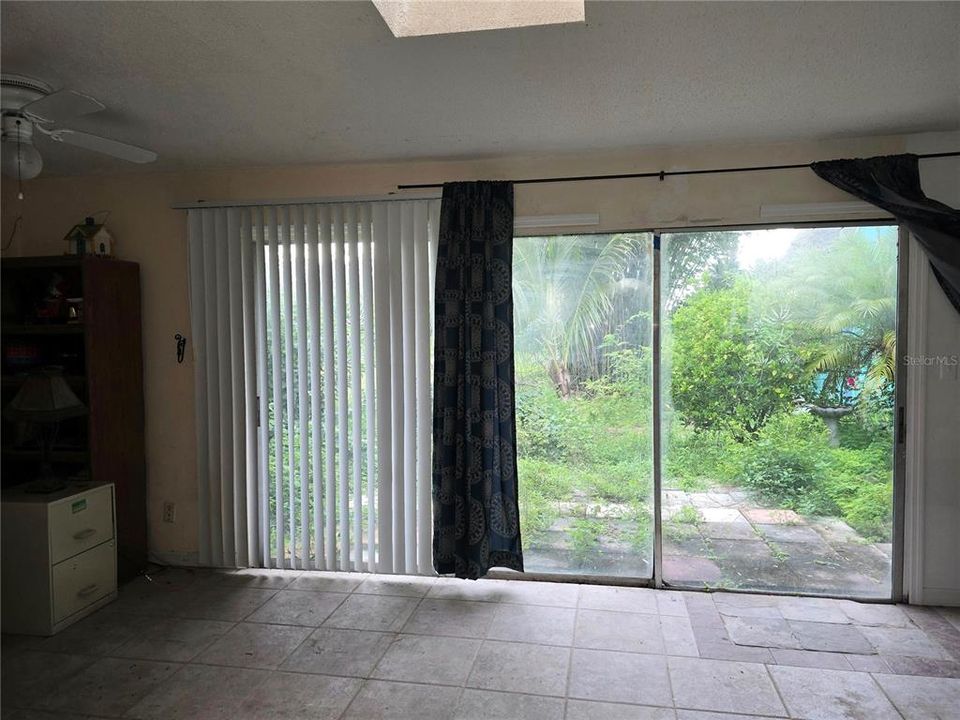 待售: $239,000 (2 贝兹, 2 浴室, 1006 平方英尺)