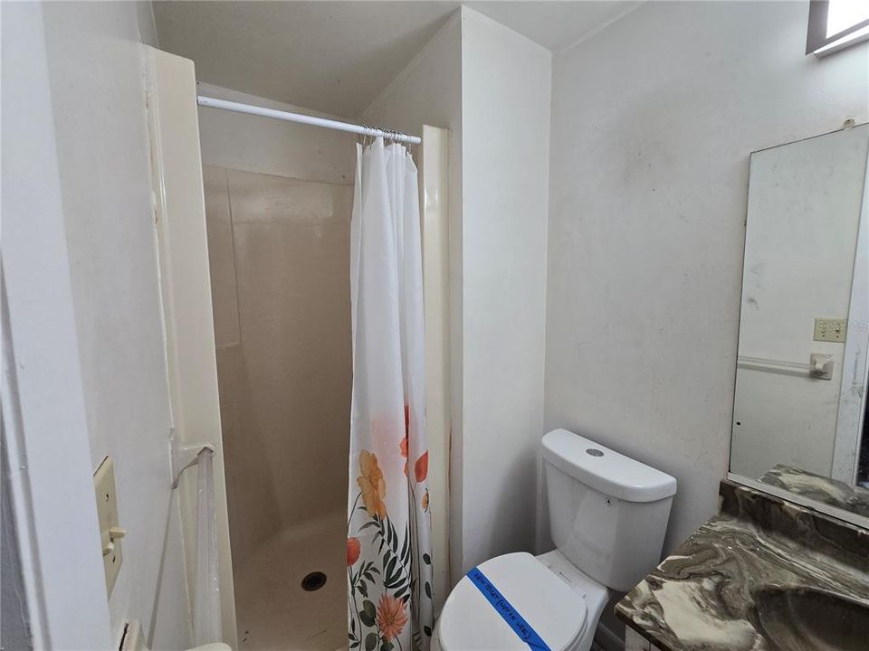 待售: $239,000 (2 贝兹, 2 浴室, 1006 平方英尺)