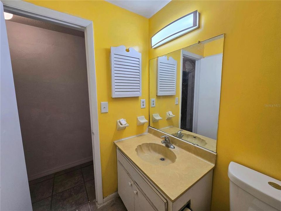 待售: $239,000 (2 贝兹, 2 浴室, 1006 平方英尺)