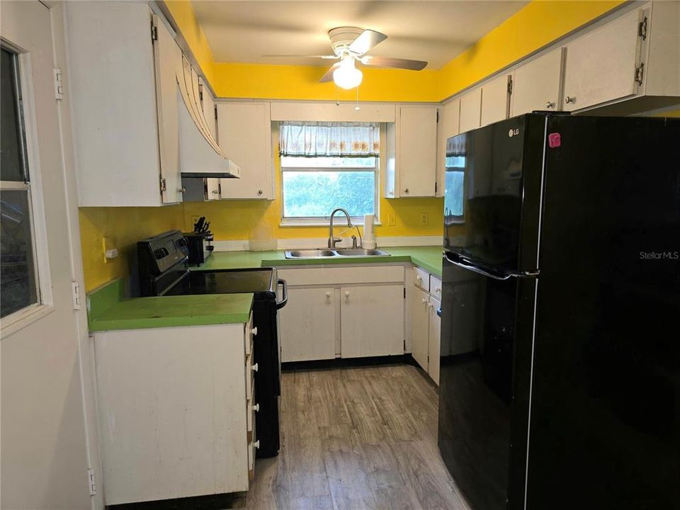 待售: $239,000 (2 贝兹, 2 浴室, 1006 平方英尺)