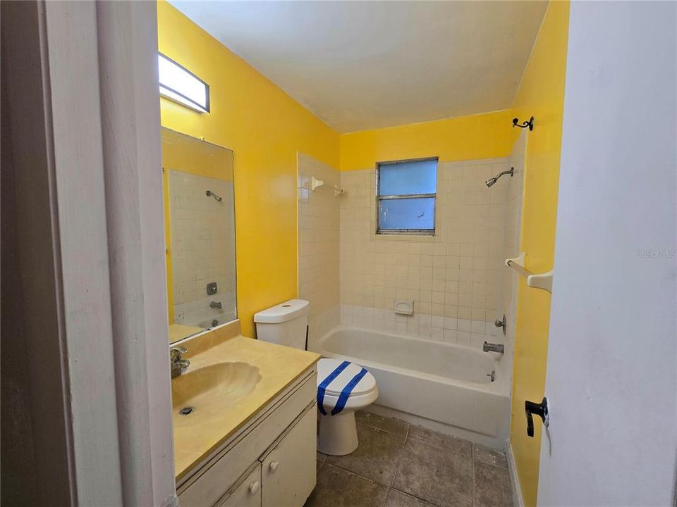 待售: $239,000 (2 贝兹, 2 浴室, 1006 平方英尺)