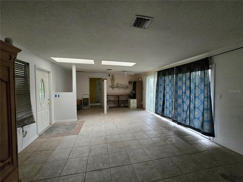 待售: $239,000 (2 贝兹, 2 浴室, 1006 平方英尺)