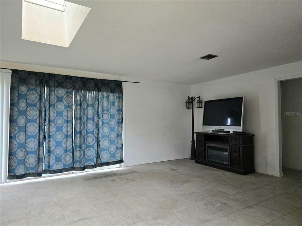 待售: $239,000 (2 贝兹, 2 浴室, 1006 平方英尺)