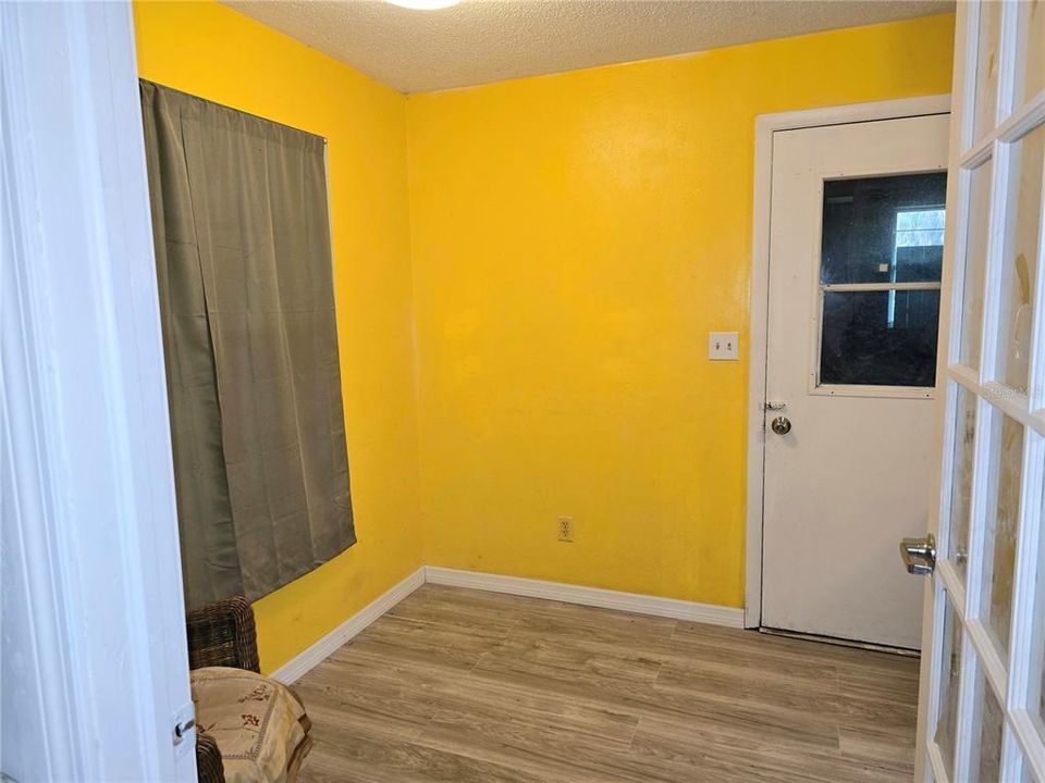 待售: $239,000 (2 贝兹, 2 浴室, 1006 平方英尺)