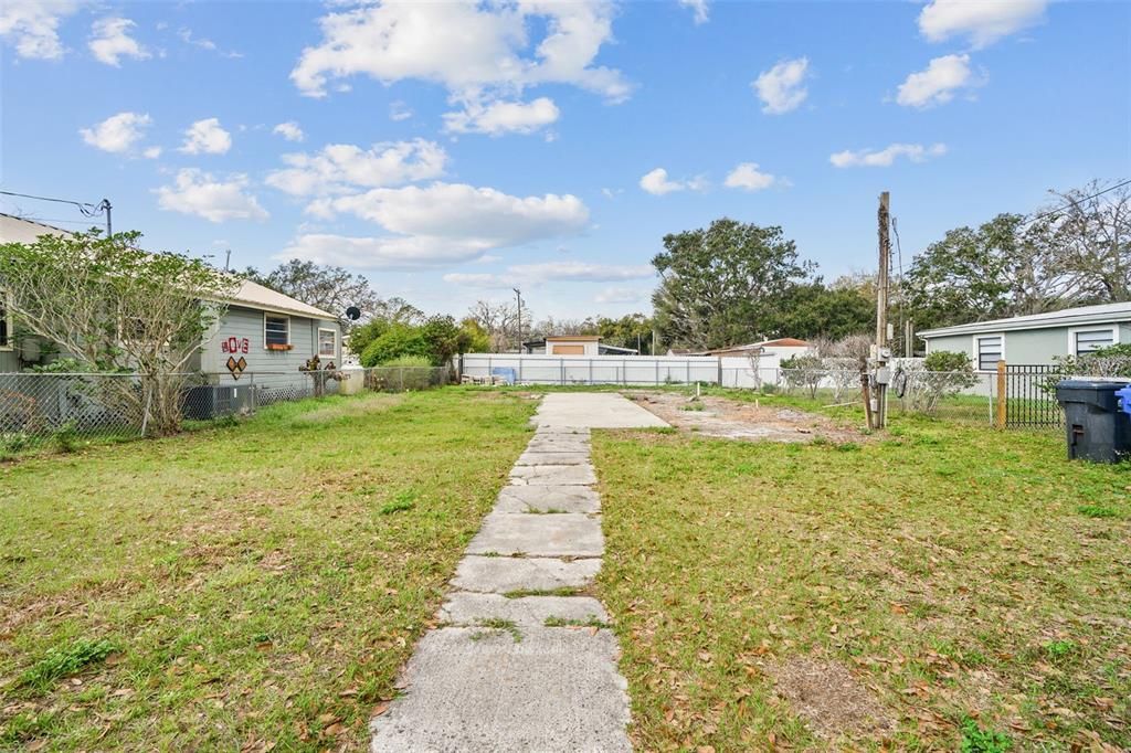 合同活跃: $140,000 (0.12 acres)