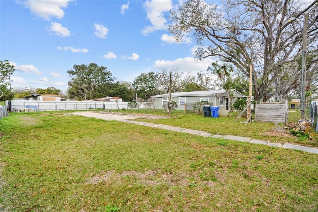 合同活跃: $140,000 (0.12 acres)