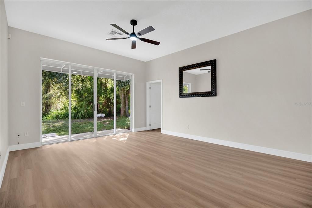 合同活跃: $465,000 (4 贝兹, 2 浴室, 1970 平方英尺)