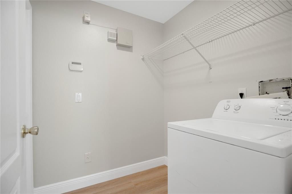 合同活跃: $465,000 (4 贝兹, 2 浴室, 1970 平方英尺)