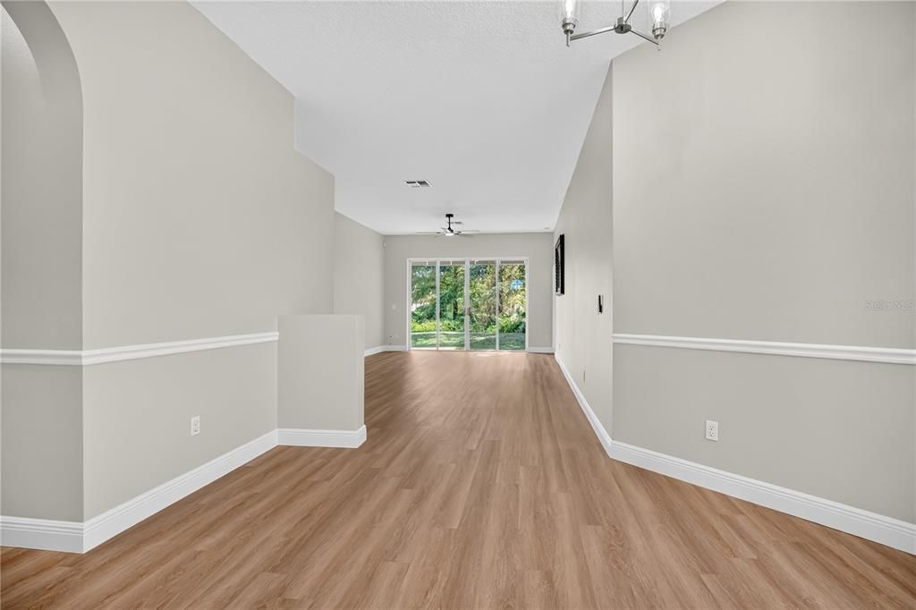 合同活跃: $465,000 (4 贝兹, 2 浴室, 1970 平方英尺)