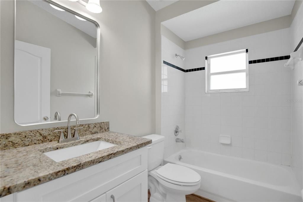 合同活跃: $465,000 (4 贝兹, 2 浴室, 1970 平方英尺)