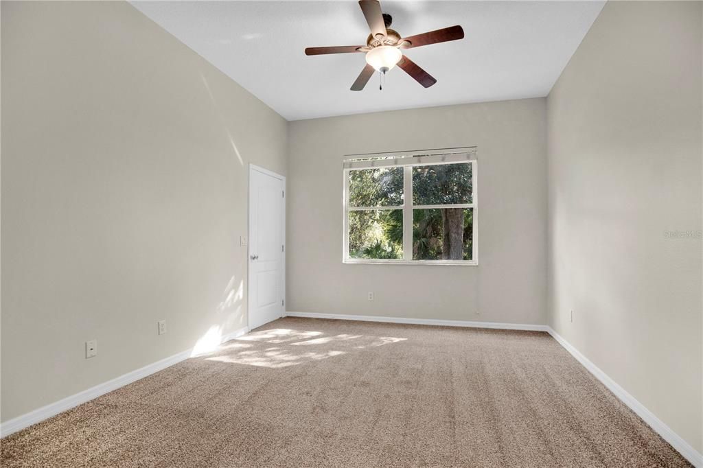 合同活跃: $465,000 (4 贝兹, 2 浴室, 1970 平方英尺)