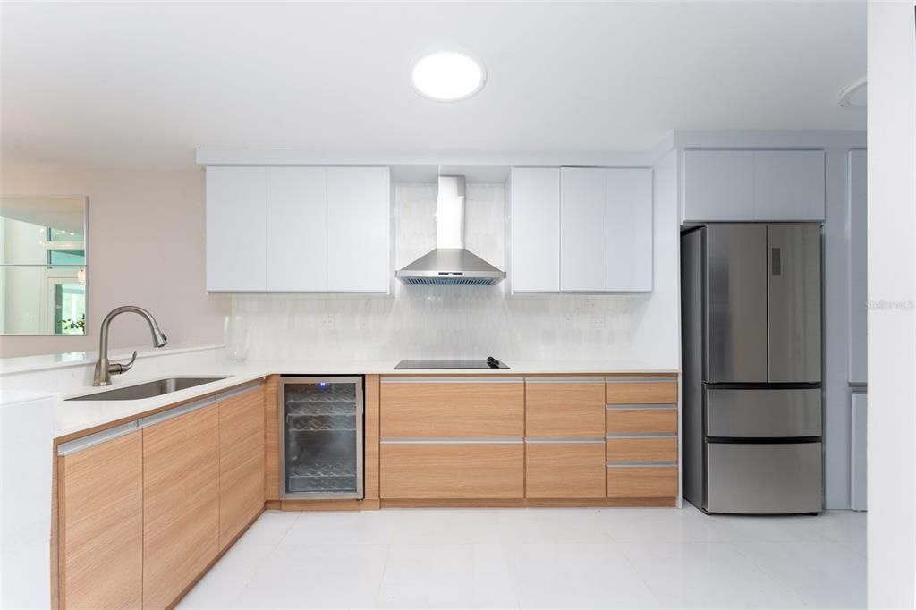 出租: $4,300 (4 贝兹, 4 浴室, 2900 平方英尺)