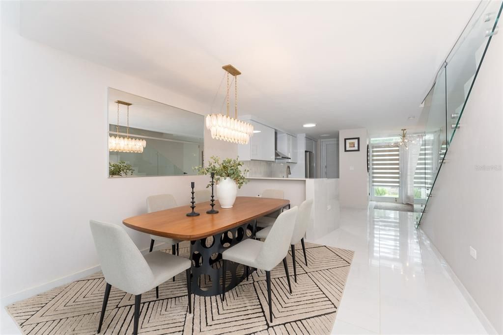 出租: $4,300 (4 贝兹, 4 浴室, 2900 平方英尺)