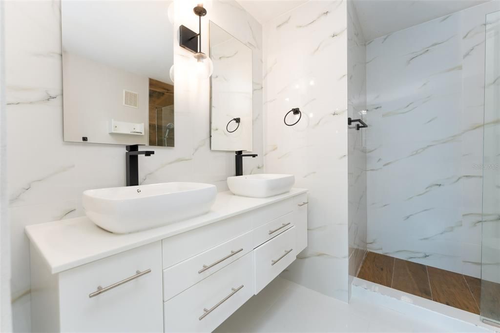 出租: $4,300 (4 贝兹, 4 浴室, 2900 平方英尺)