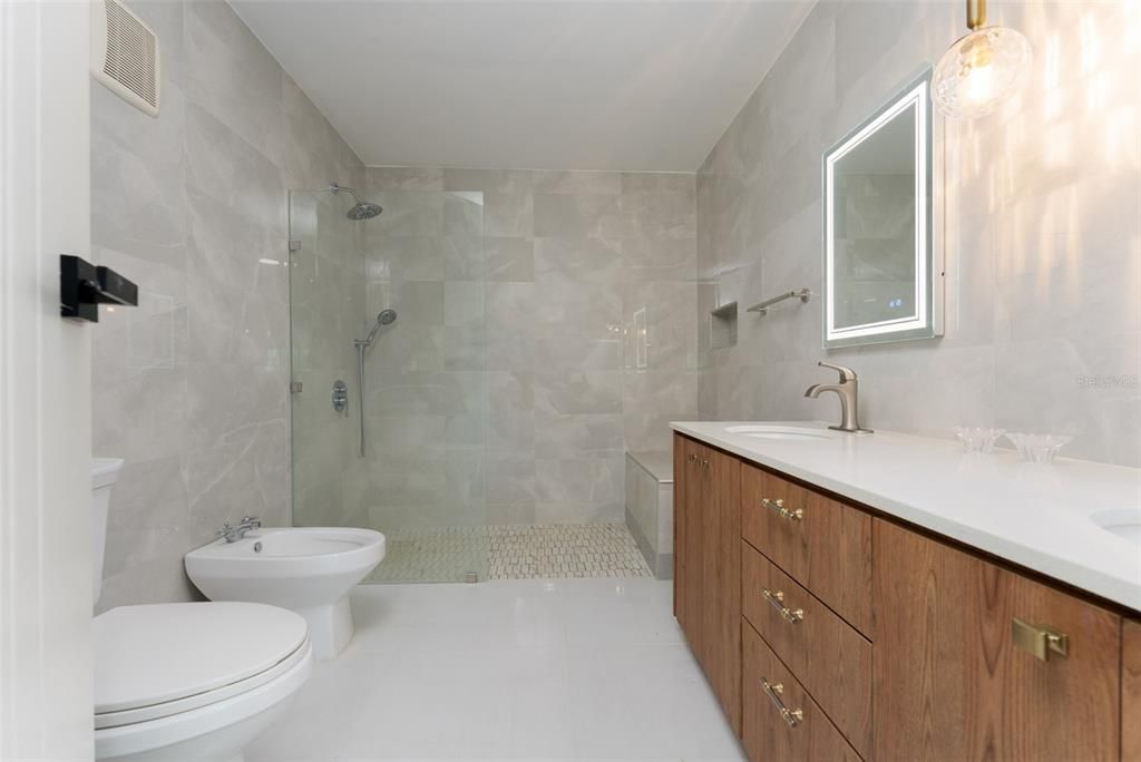 出租: $4,300 (4 贝兹, 4 浴室, 2900 平方英尺)