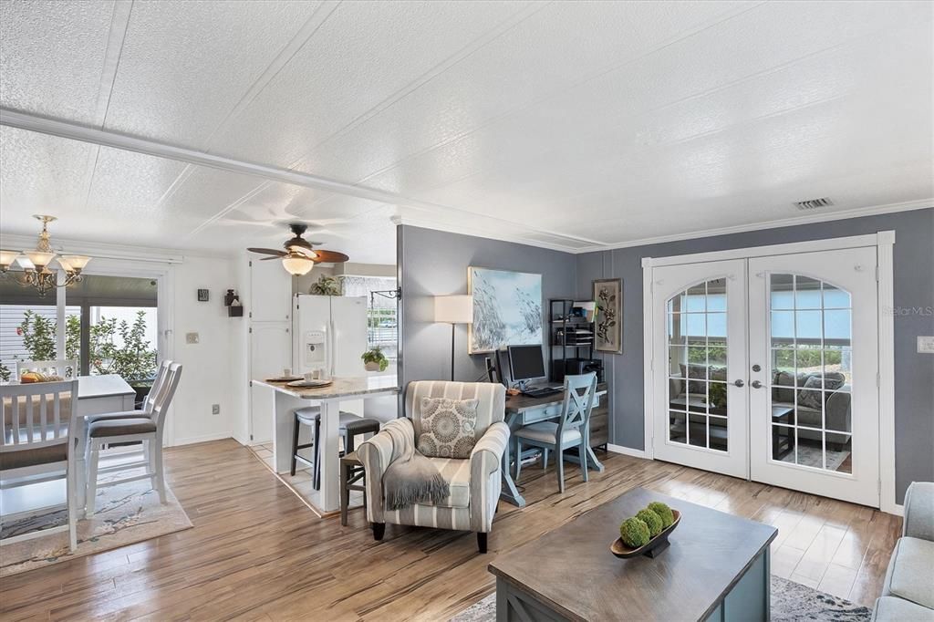 На продажу: $159,900 (2 спален, 2 ванн, 1056 Квадратных фут)