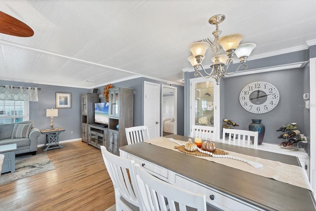 На продажу: $159,900 (2 спален, 2 ванн, 1056 Квадратных фут)