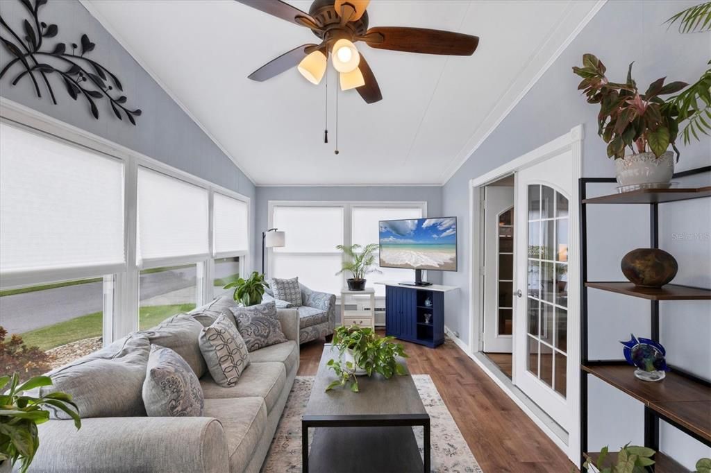 На продажу: $159,900 (2 спален, 2 ванн, 1056 Квадратных фут)