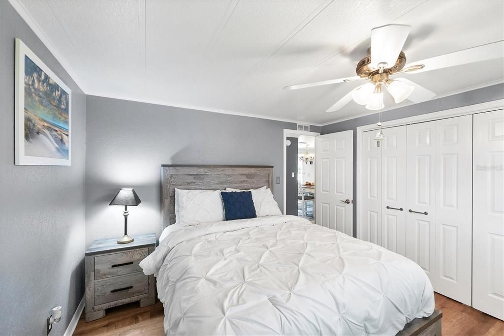 На продажу: $159,900 (2 спален, 2 ванн, 1056 Квадратных фут)