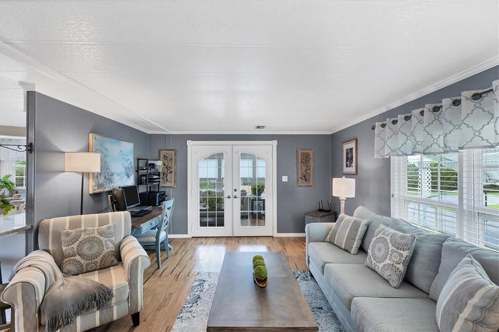 На продажу: $159,900 (2 спален, 2 ванн, 1056 Квадратных фут)