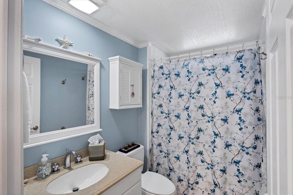 На продажу: $159,900 (2 спален, 2 ванн, 1056 Квадратных фут)