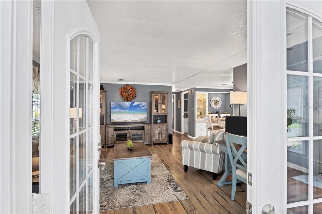 На продажу: $159,900 (2 спален, 2 ванн, 1056 Квадратных фут)