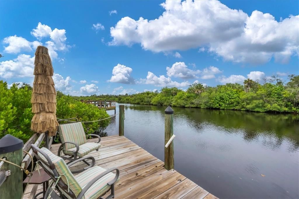 На продажу: $159,900 (2 спален, 2 ванн, 1056 Квадратных фут)