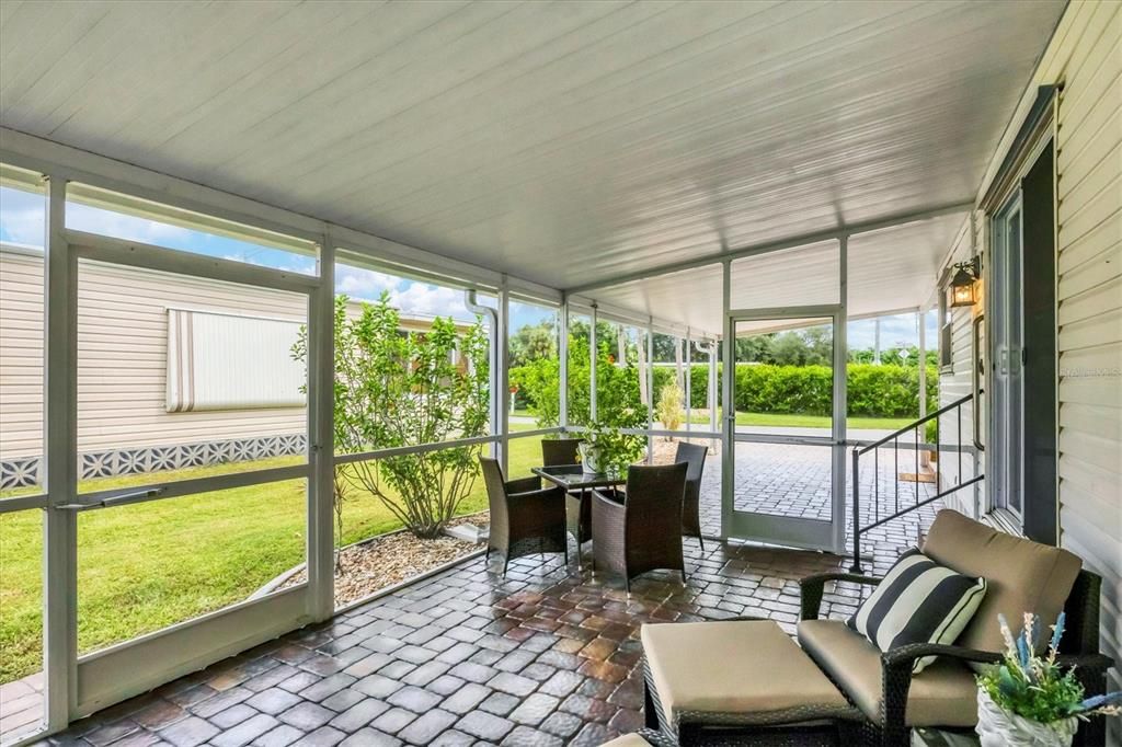 На продажу: $159,900 (2 спален, 2 ванн, 1056 Квадратных фут)