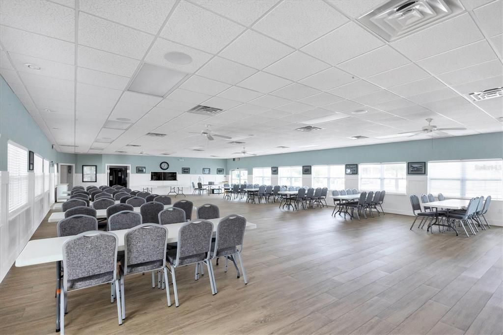 На продажу: $159,900 (2 спален, 2 ванн, 1056 Квадратных фут)