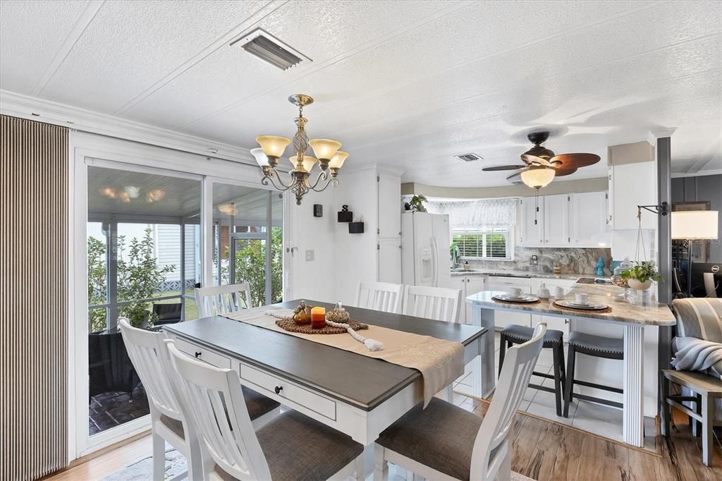 На продажу: $159,900 (2 спален, 2 ванн, 1056 Квадратных фут)