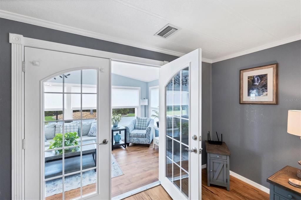 На продажу: $159,900 (2 спален, 2 ванн, 1056 Квадратных фут)