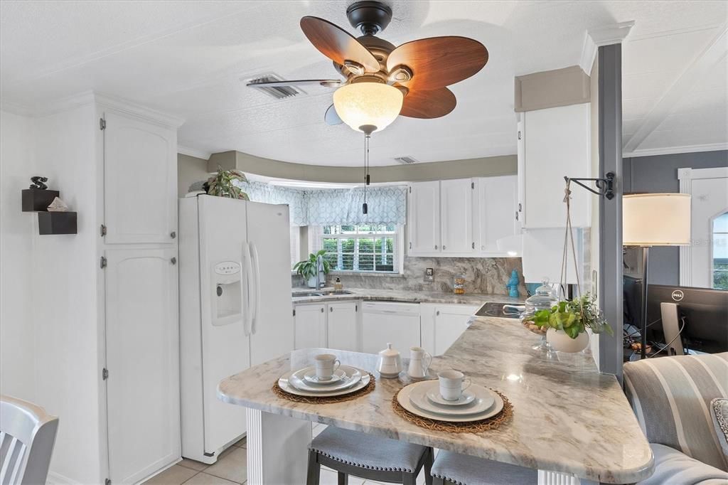 На продажу: $159,900 (2 спален, 2 ванн, 1056 Квадратных фут)