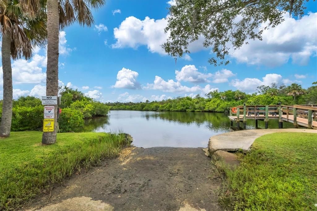 На продажу: $159,900 (2 спален, 2 ванн, 1056 Квадратных фут)