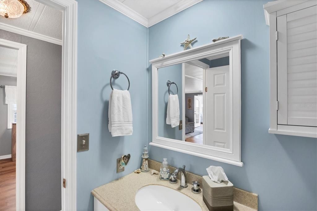 На продажу: $159,900 (2 спален, 2 ванн, 1056 Квадратных фут)