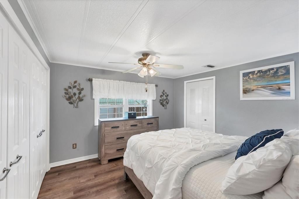 На продажу: $159,900 (2 спален, 2 ванн, 1056 Квадратных фут)