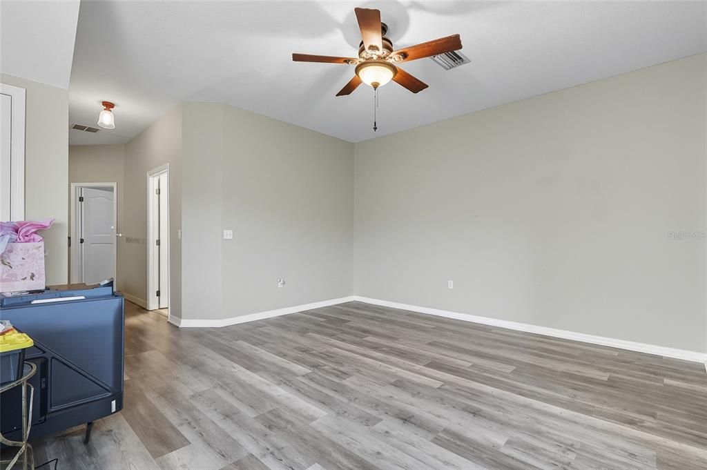 For Sale: $255,000 (3 beds, 3 baths, 1572 Square Feet)