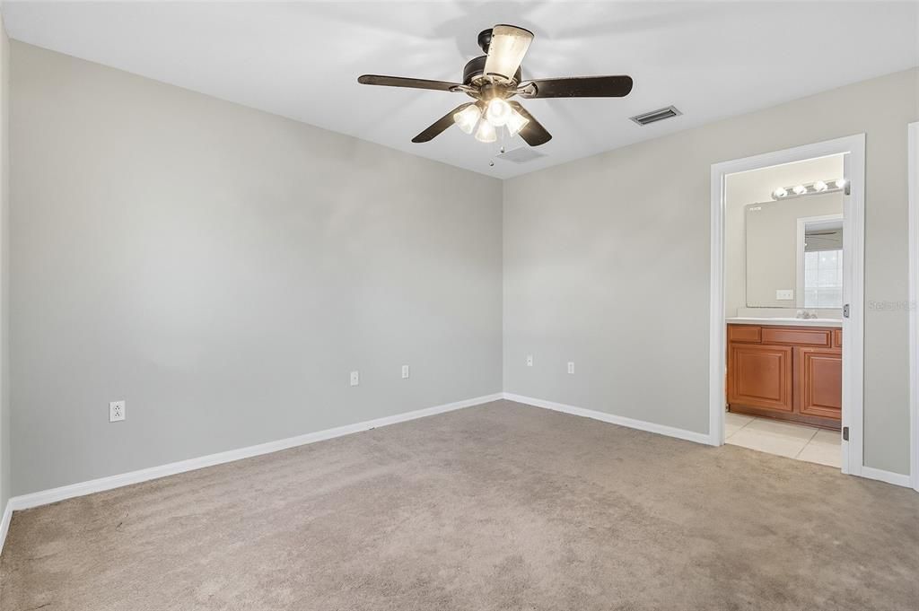 For Sale: $255,000 (3 beds, 3 baths, 1572 Square Feet)