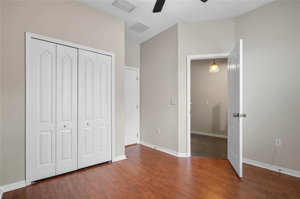 For Sale: $255,000 (3 beds, 3 baths, 1572 Square Feet)