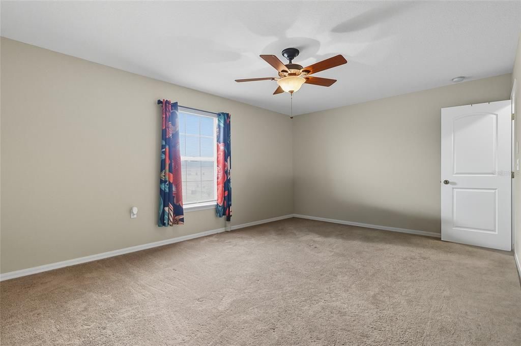 For Sale: $255,000 (3 beds, 3 baths, 1572 Square Feet)