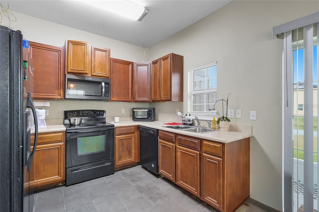 For Sale: $255,000 (3 beds, 3 baths, 1572 Square Feet)